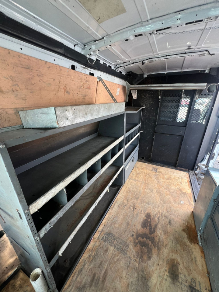 Ford Transit 250 Van Med. Roof w/Sliding Pass. 130-in. WB 2015