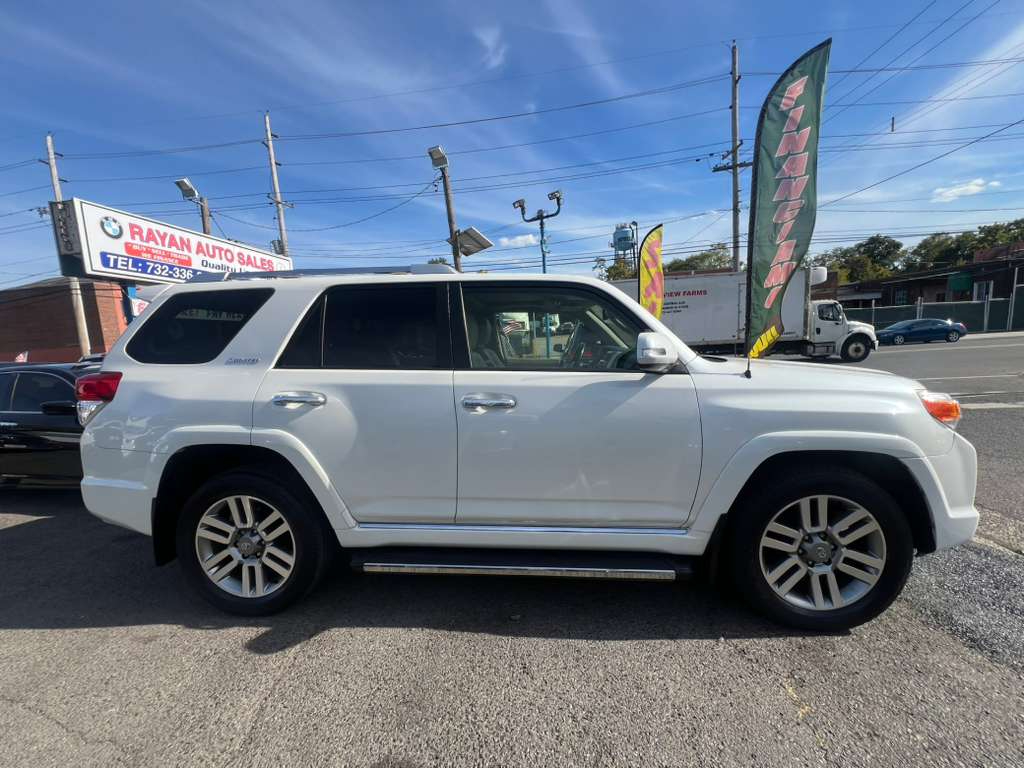 Toyota 4Runner SR5 4WD 2013 Toyota 4Runner SR5 4WD 2013