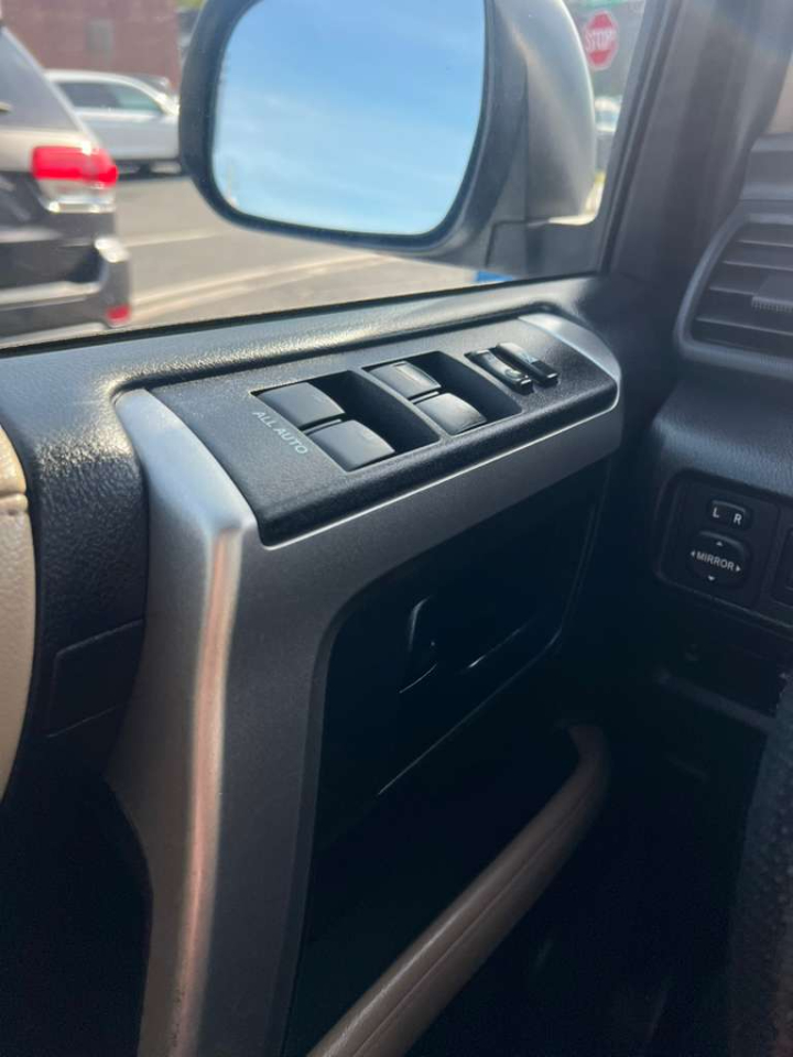 Toyota 4Runner SR5 4WD 2013 Toyota 4Runner SR5 4WD 2013
