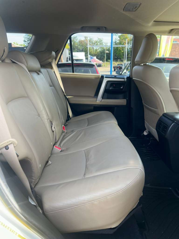 Toyota 4Runner SR5 4WD 2013 Toyota 4Runner SR5 4WD 2013