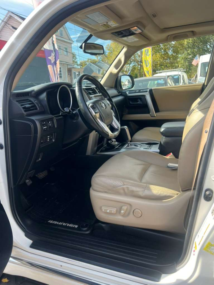 Toyota 4Runner SR5 4WD 2013 Toyota 4Runner SR5 4WD 2013