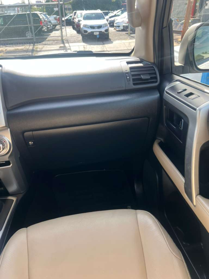 Toyota 4Runner SR5 4WD 2013 Toyota 4Runner SR5 4WD 2013