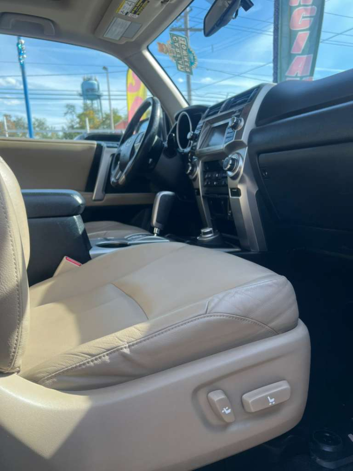 Toyota 4Runner SR5 4WD 2013 Toyota 4Runner SR5 4WD 2013