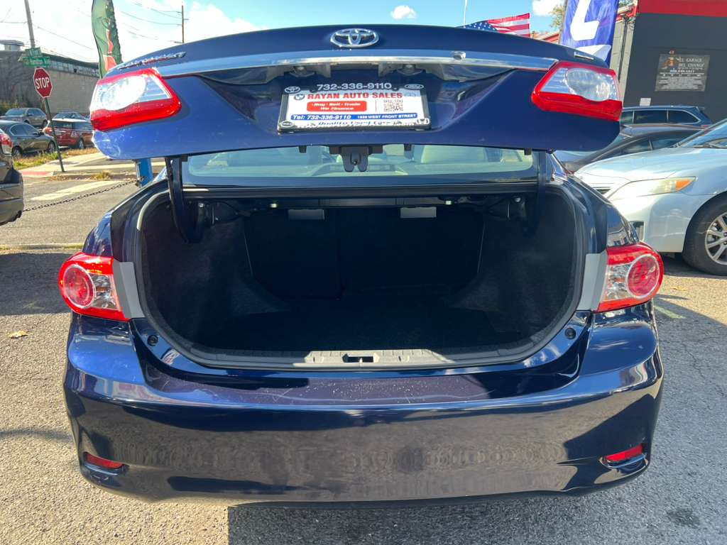 Toyota Corolla S 5-Speed MT 2012 Toyota Corolla S 5-Speed MT 2012