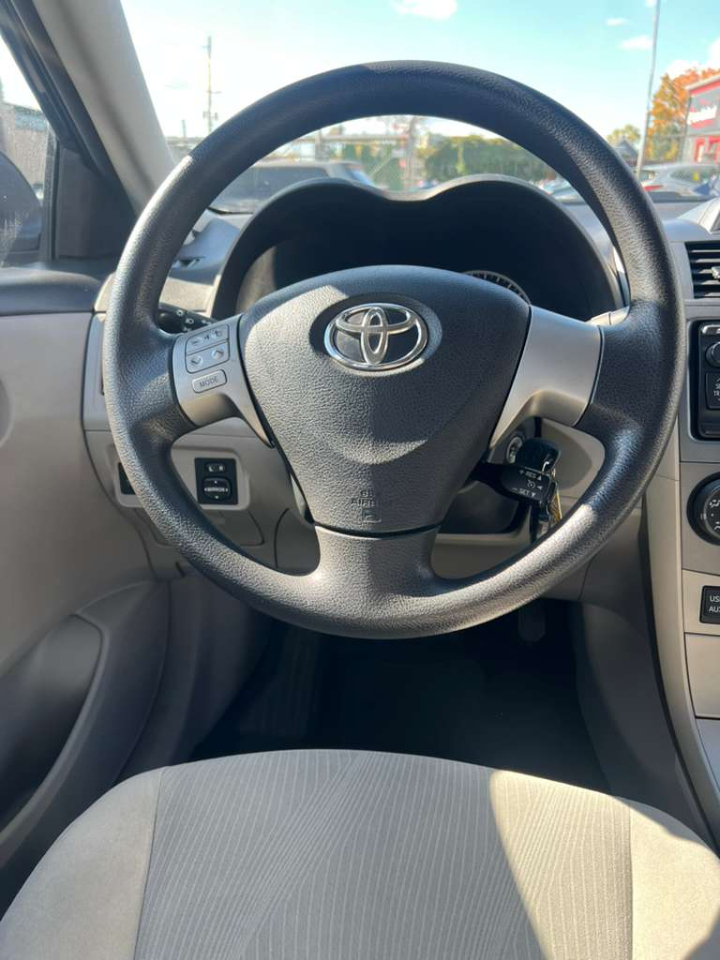 Toyota Corolla S 5-Speed MT 2012 Toyota Corolla S 5-Speed MT 2012
