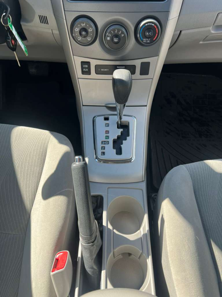 Toyota Corolla S 5-Speed MT 2012 Toyota Corolla S 5-Speed MT 2012