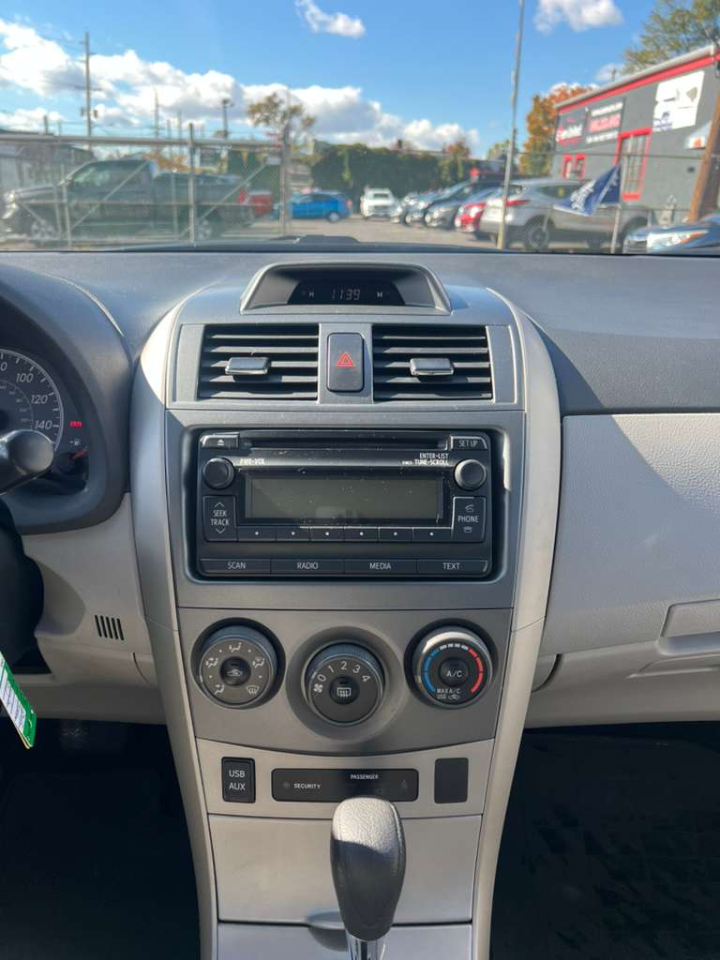 Toyota Corolla S 5-Speed MT 2012 Toyota Corolla S 5-Speed MT 2012