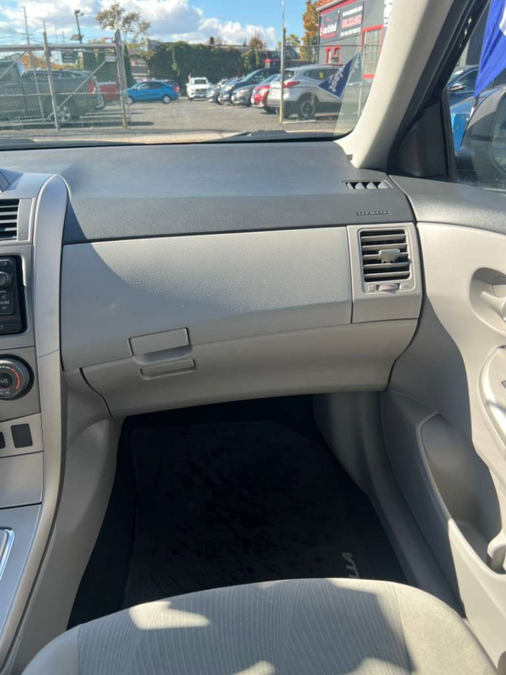 Toyota Corolla S 5-Speed MT 2012 Toyota Corolla S 5-Speed MT 2012