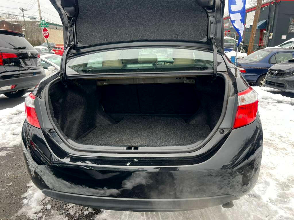 Toyota Corolla LE 2016