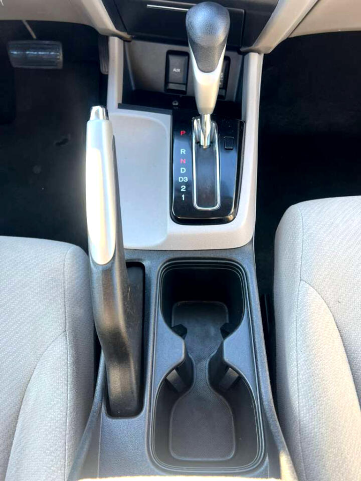 Honda Civic LX Sedan 5-Speed AT 2013