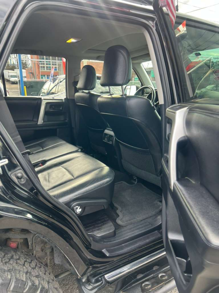 Toyota 4Runner SR5 4WD 2012