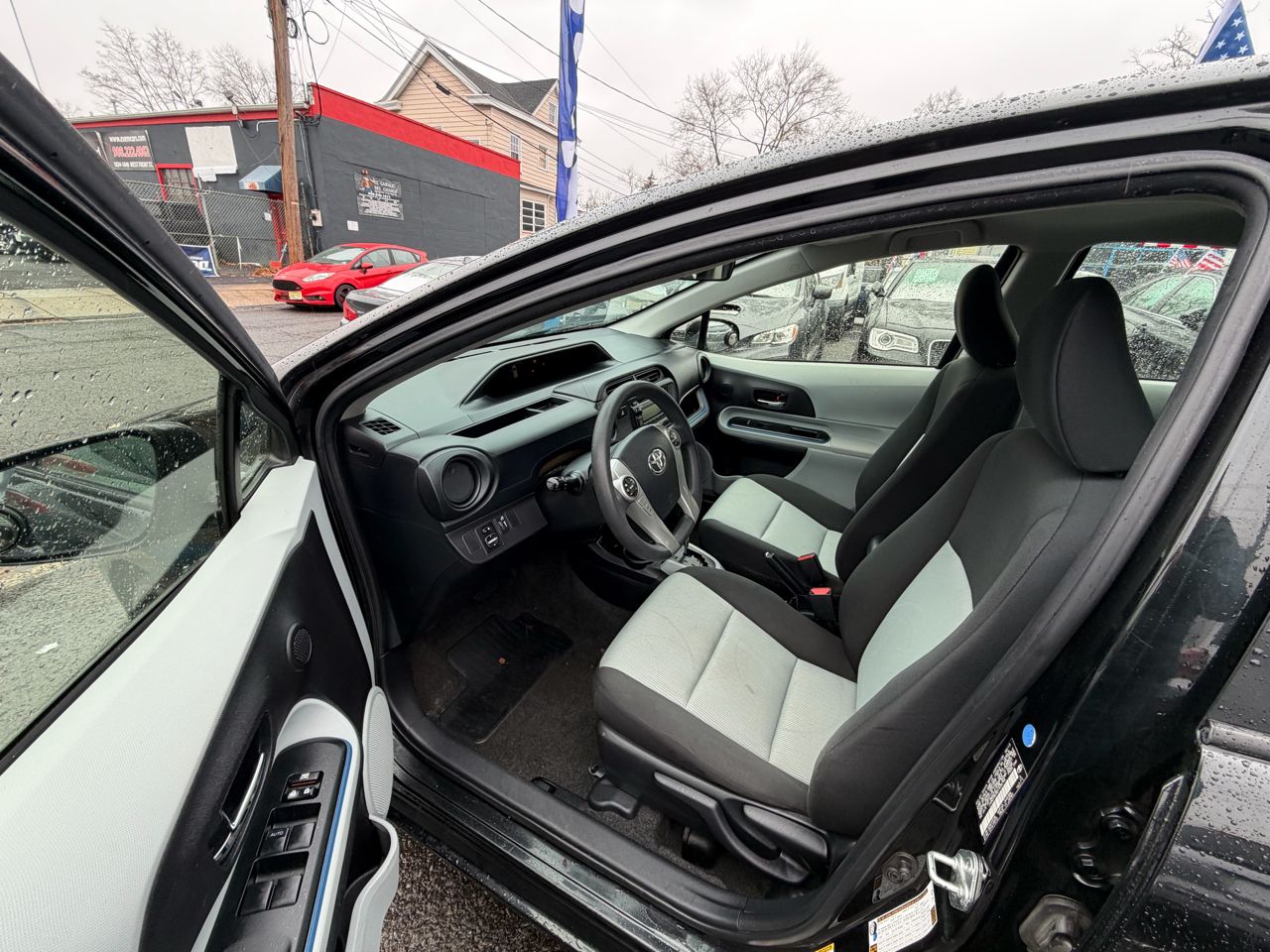 Toyota Prius c One 2013