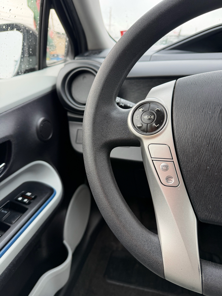 Toyota Prius c One 2013