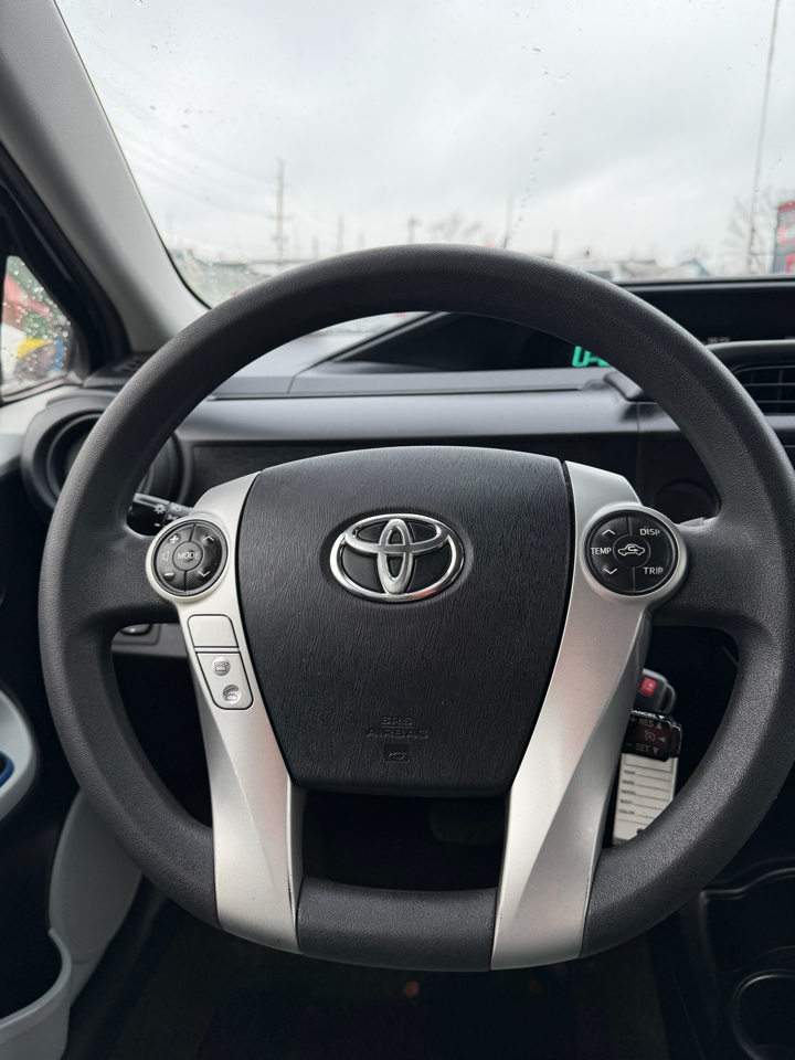 Toyota Prius c One 2013