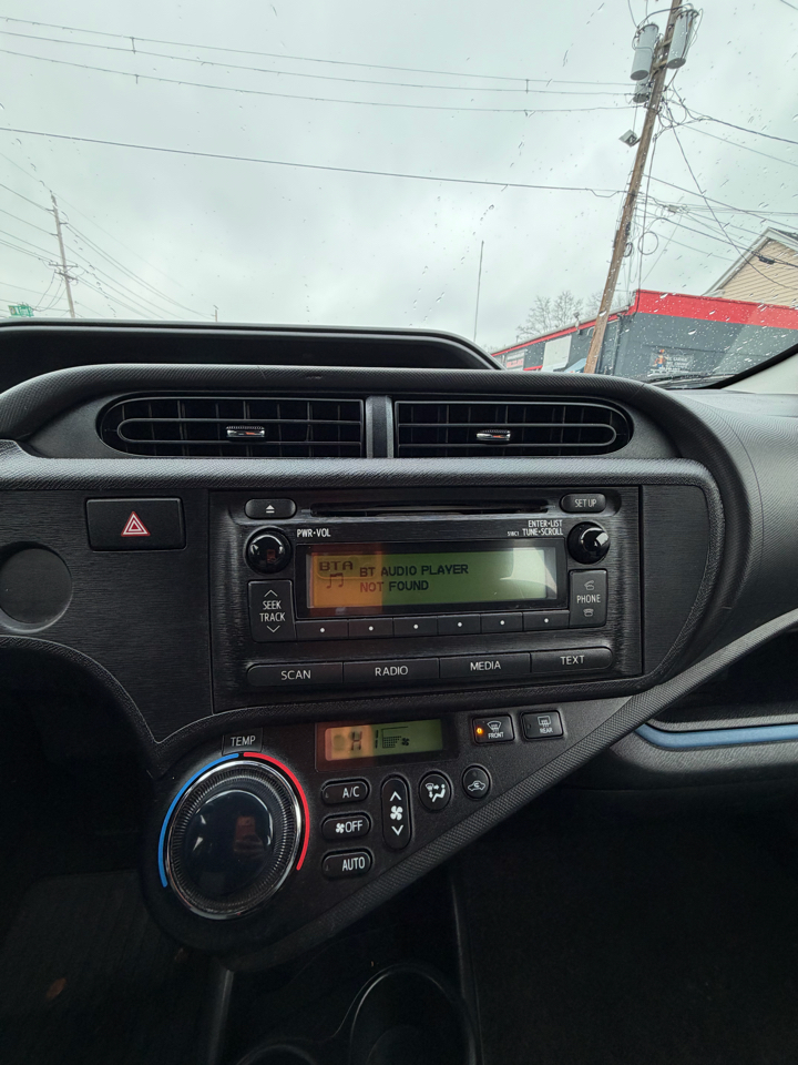 Toyota Prius c One 2013