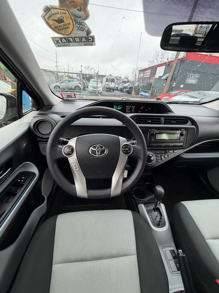 Toyota Prius c One 2013