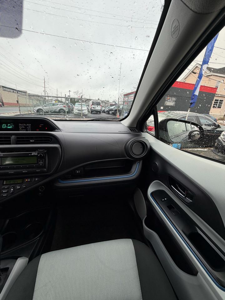 Toyota Prius c One 2013