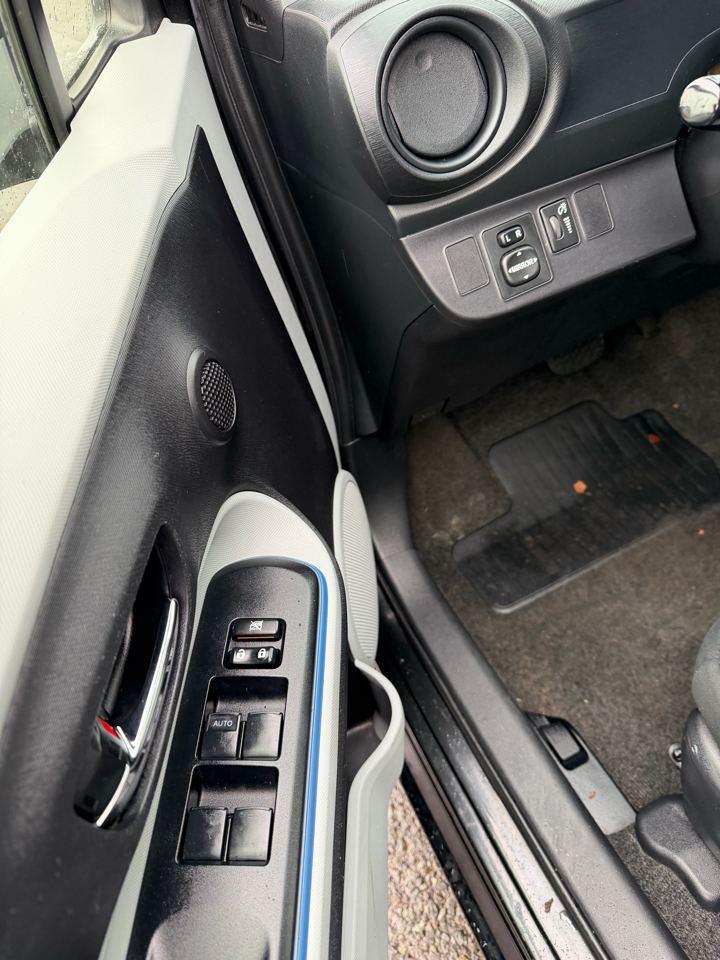 Toyota Prius c One 2013