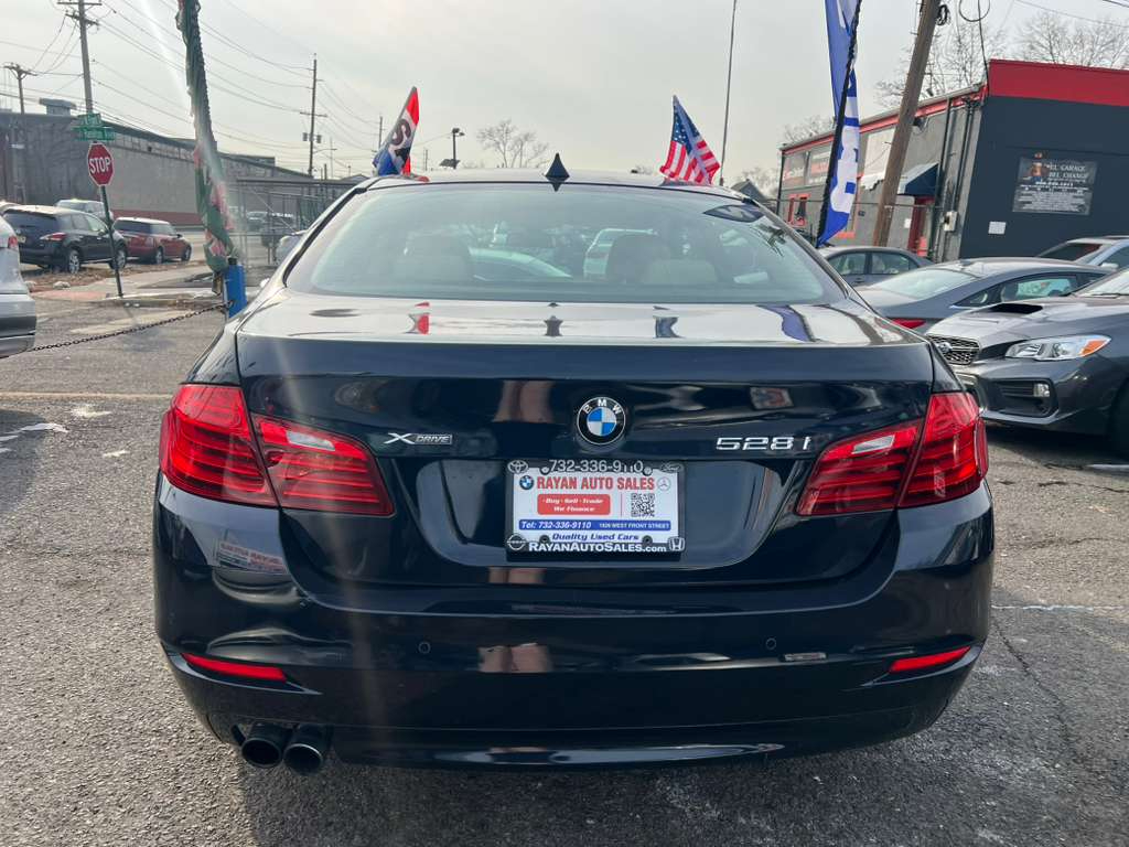 BMW 5-Series 528i xDrive 2016