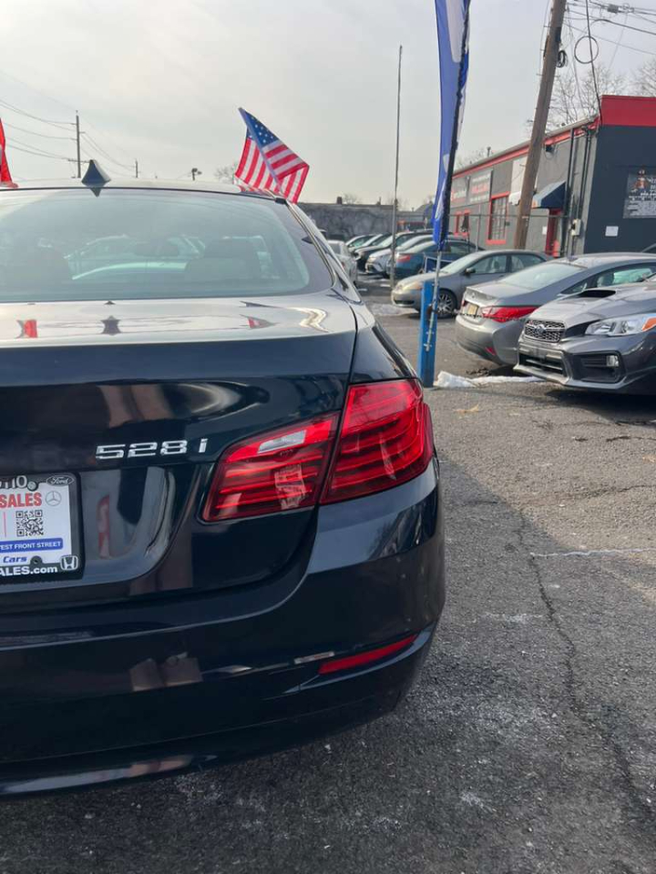 BMW 5-Series 528i xDrive 2016