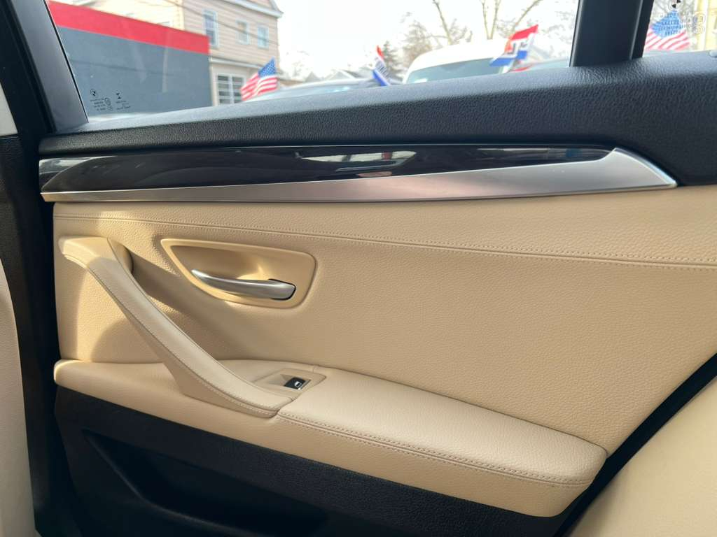 BMW 5-Series 528i xDrive 2016