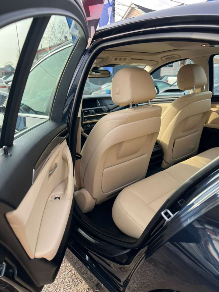 BMW 5-Series 528i xDrive 2016