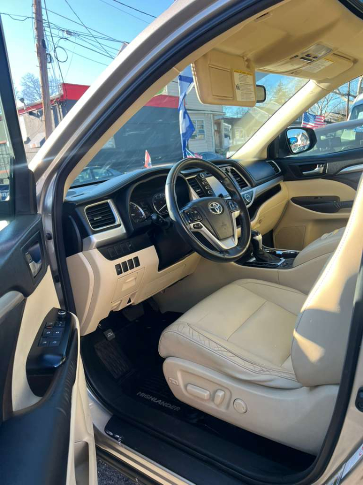 Toyota Highlander XLE AWD V6 2015