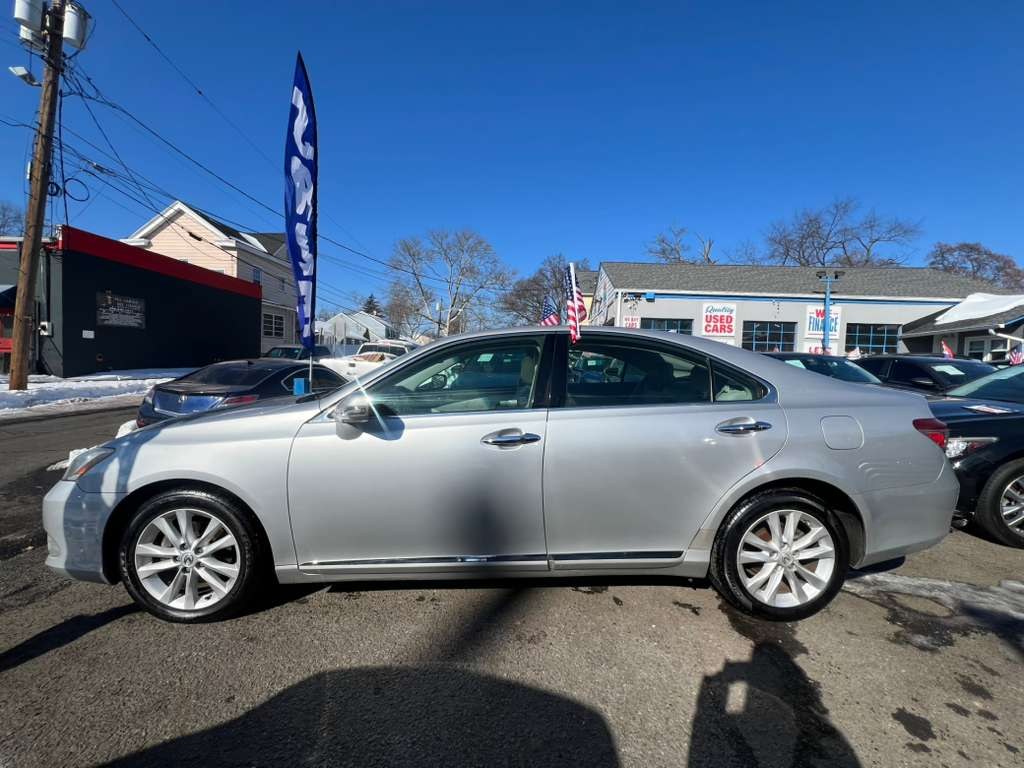 Lexus ES 350 Sedan 2011