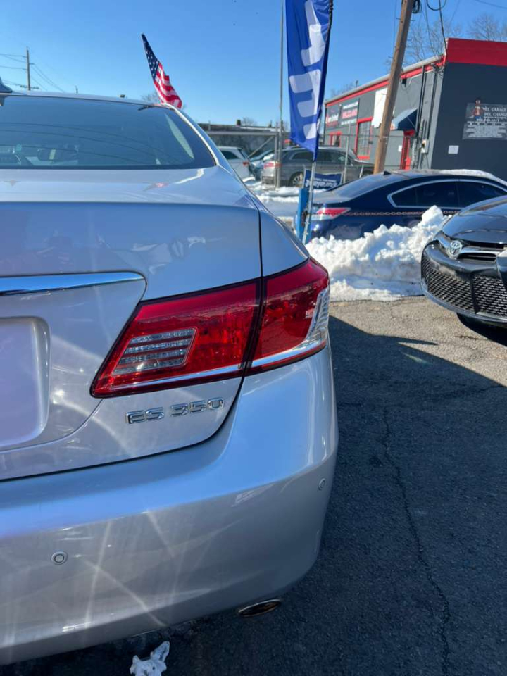 Lexus ES 350 Sedan 2011
