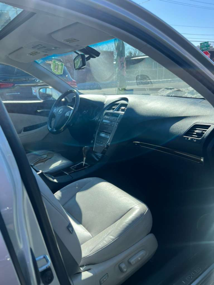 Lexus ES 350 Sedan 2011