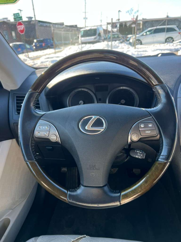 Lexus ES 350 Sedan 2011