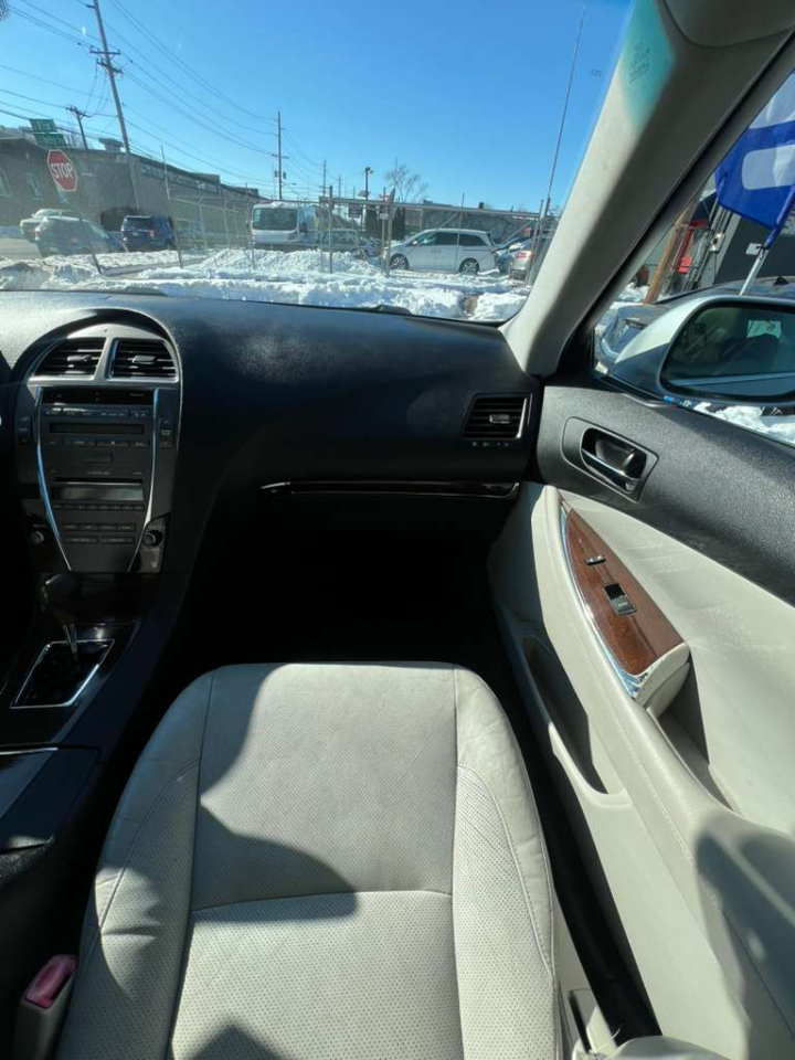 Lexus ES 350 Sedan 2011