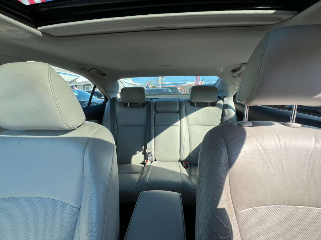 Lexus ES 350 Sedan 2011