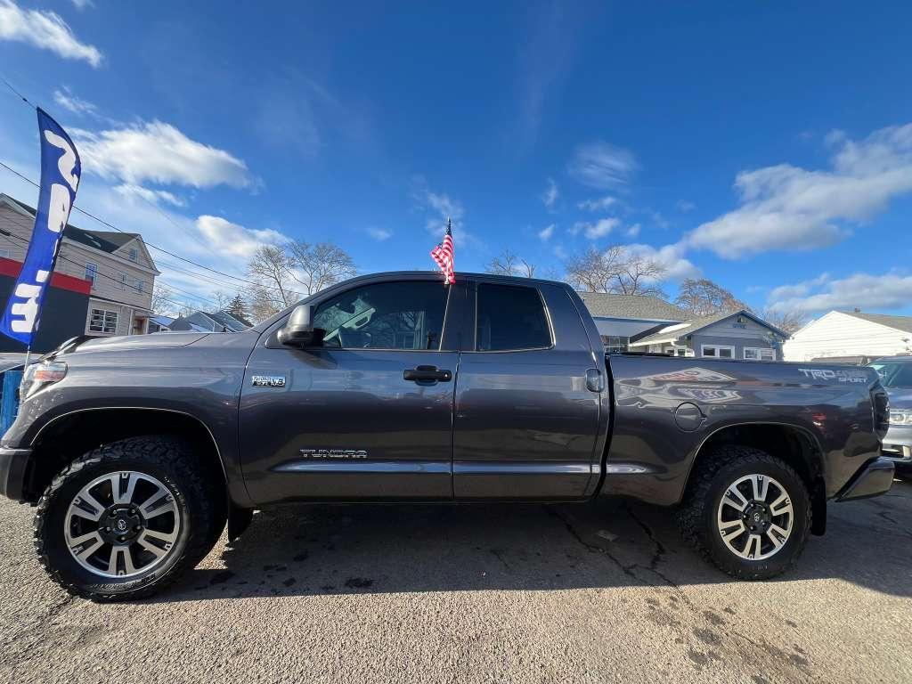 Toyota Tundra SR5 5.7L V8 Double Cab 4WD 2018