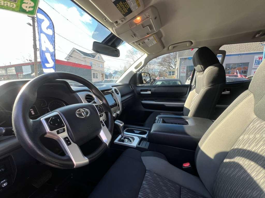 Toyota Tundra SR5 5.7L V8 Double Cab 4WD 2018