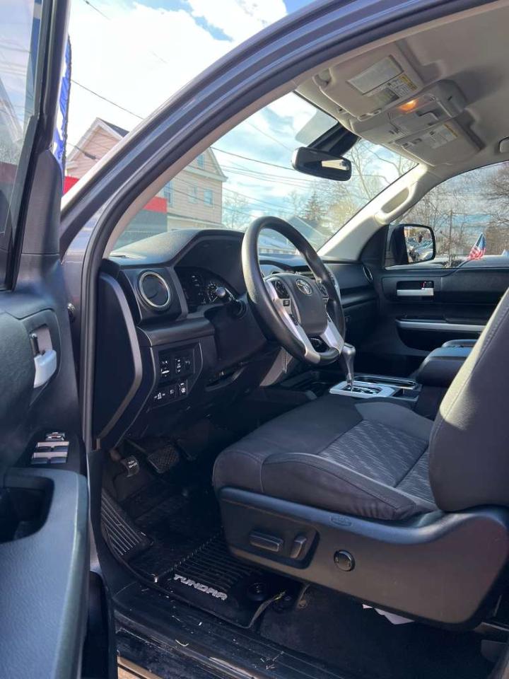 Toyota Tundra SR5 5.7L V8 Double Cab 4WD 2018