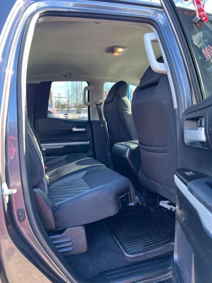 Toyota Tundra SR5 5.7L V8 Double Cab 4WD 2018
