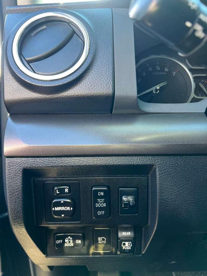 Toyota Tundra SR5 5.7L V8 Double Cab 4WD 2018