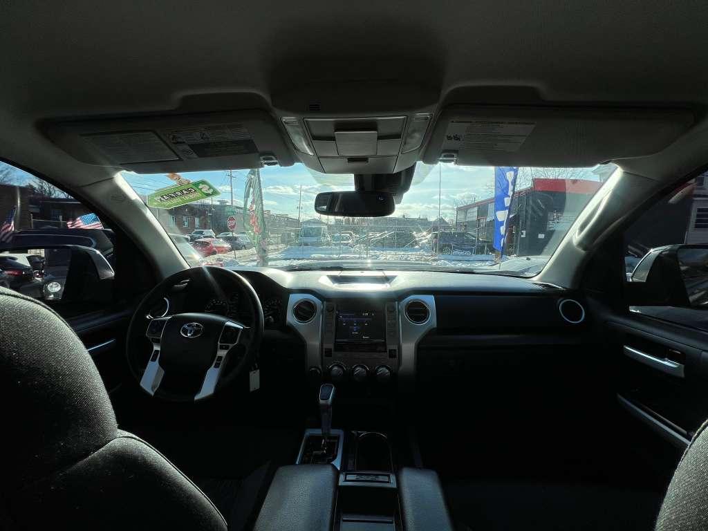 Toyota Tundra SR5 5.7L V8 Double Cab 4WD 2018