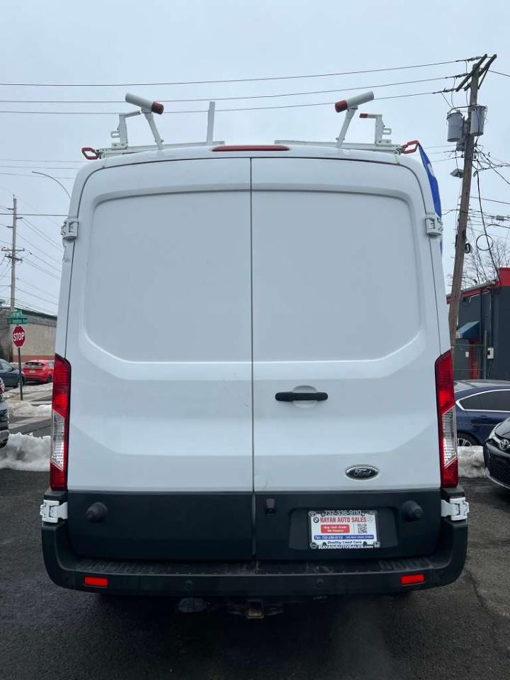 Ford Transit 250 Van Med. Roof w/Sliding Pass. 148-in. WB 2017