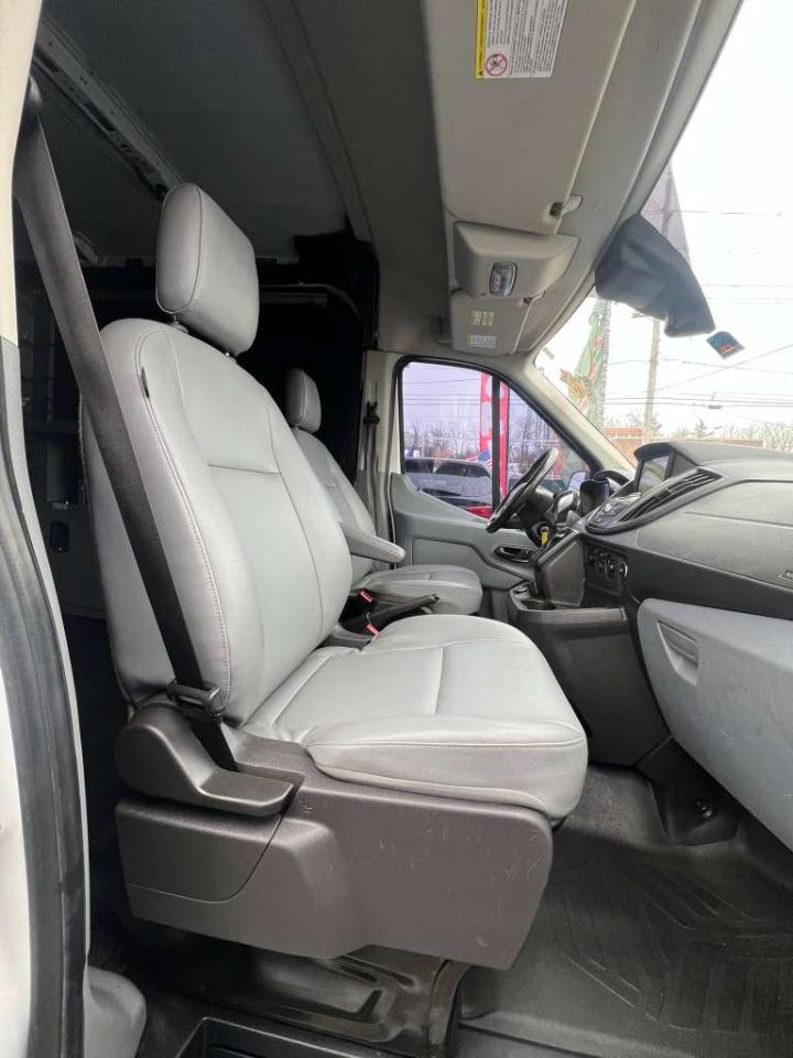 Ford Transit 250 Van Med. Roof w/Sliding Pass. 148-in. WB 2017