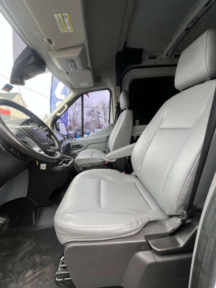 Ford Transit 250 Van Med. Roof w/Sliding Pass. 148-in. WB 2017