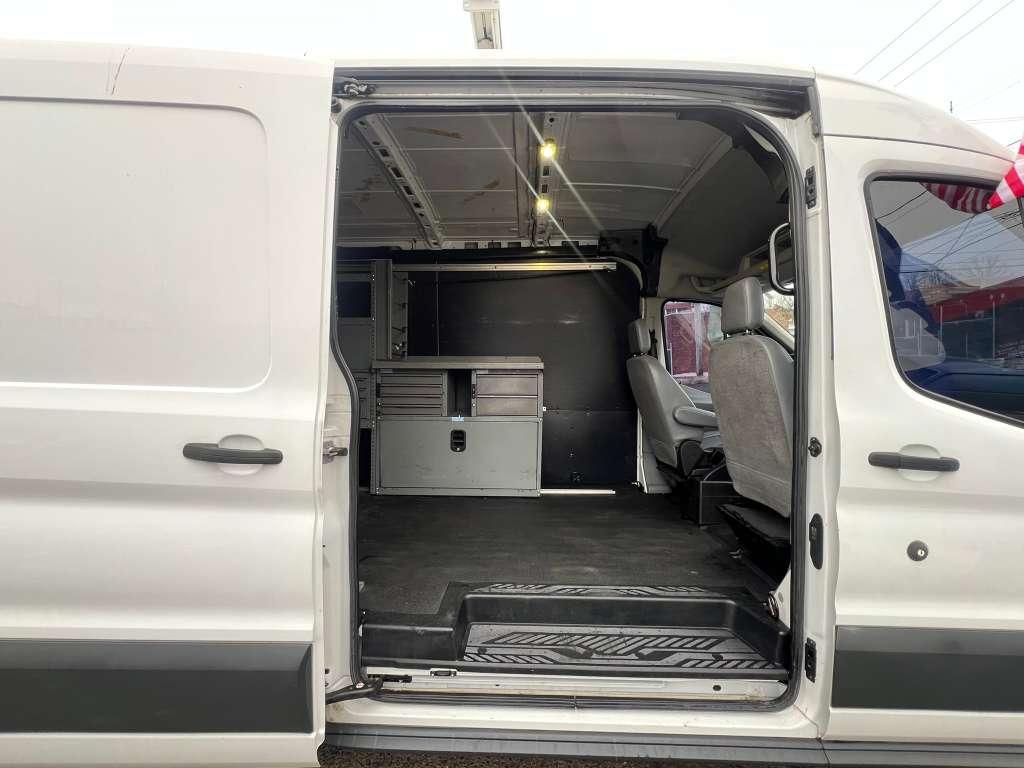 Ford Transit 250 Van Med. Roof w/Sliding Pass. 148-in. WB 2017