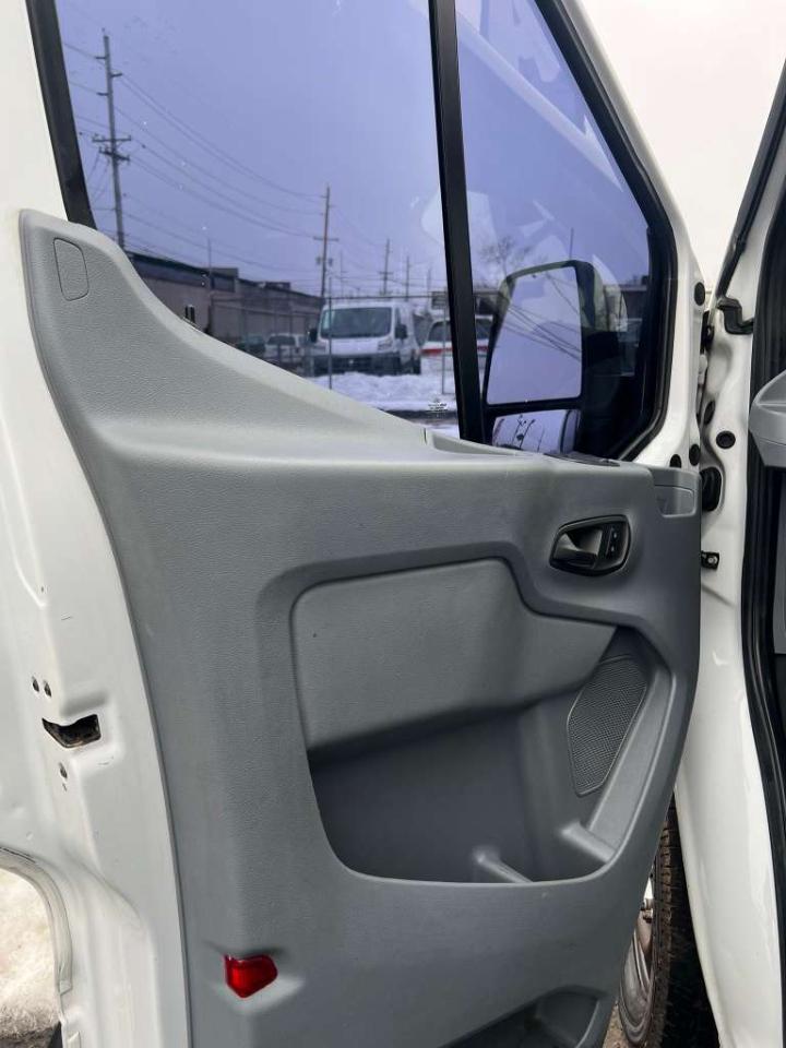 Ford Transit 250 Van Med. Roof w/Sliding Pass. 148-in. WB 2017