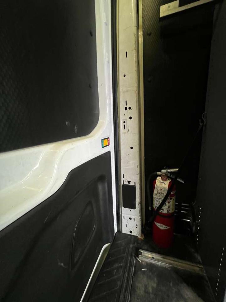 Ford Transit 250 Van Med. Roof w/Sliding Pass. 148-in. WB 2017