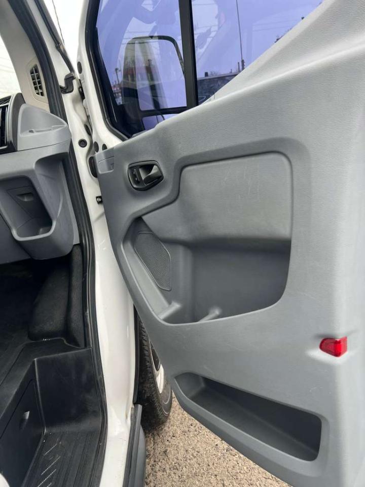 Ford Transit 250 Van Med. Roof w/Sliding Pass. 148-in. WB 2017