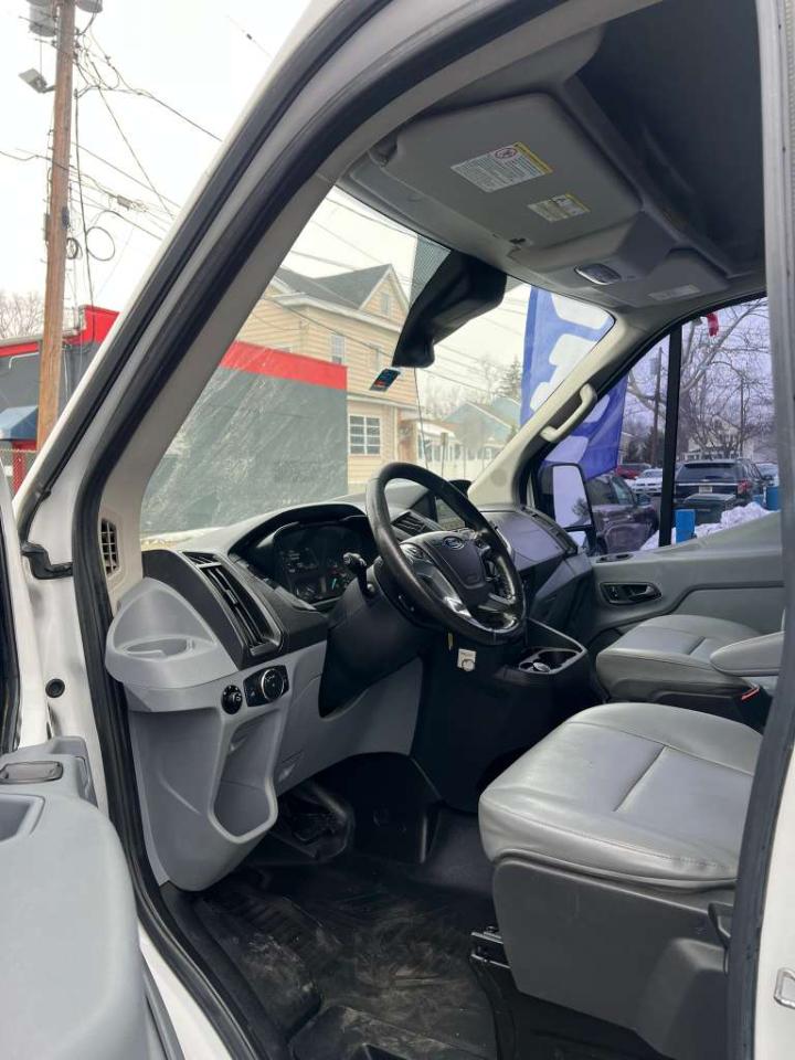 Ford Transit 250 Van Med. Roof w/Sliding Pass. 148-in. WB 2017