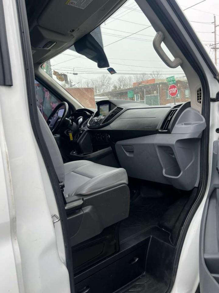 Ford Transit 250 Van Med. Roof w/Sliding Pass. 148-in. WB 2017