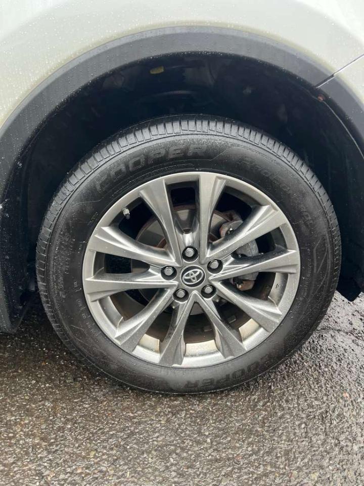 Toyota RAV4 Limited AWD 2017