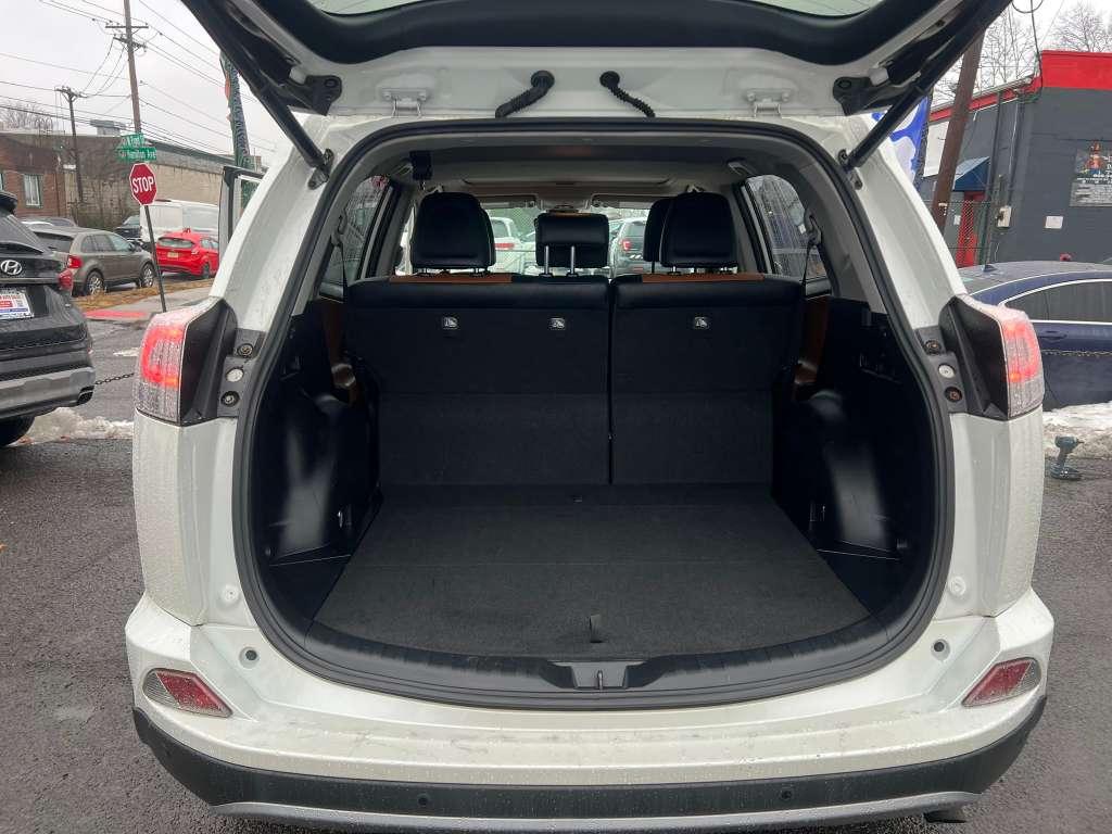 Toyota RAV4 Limited AWD 2017